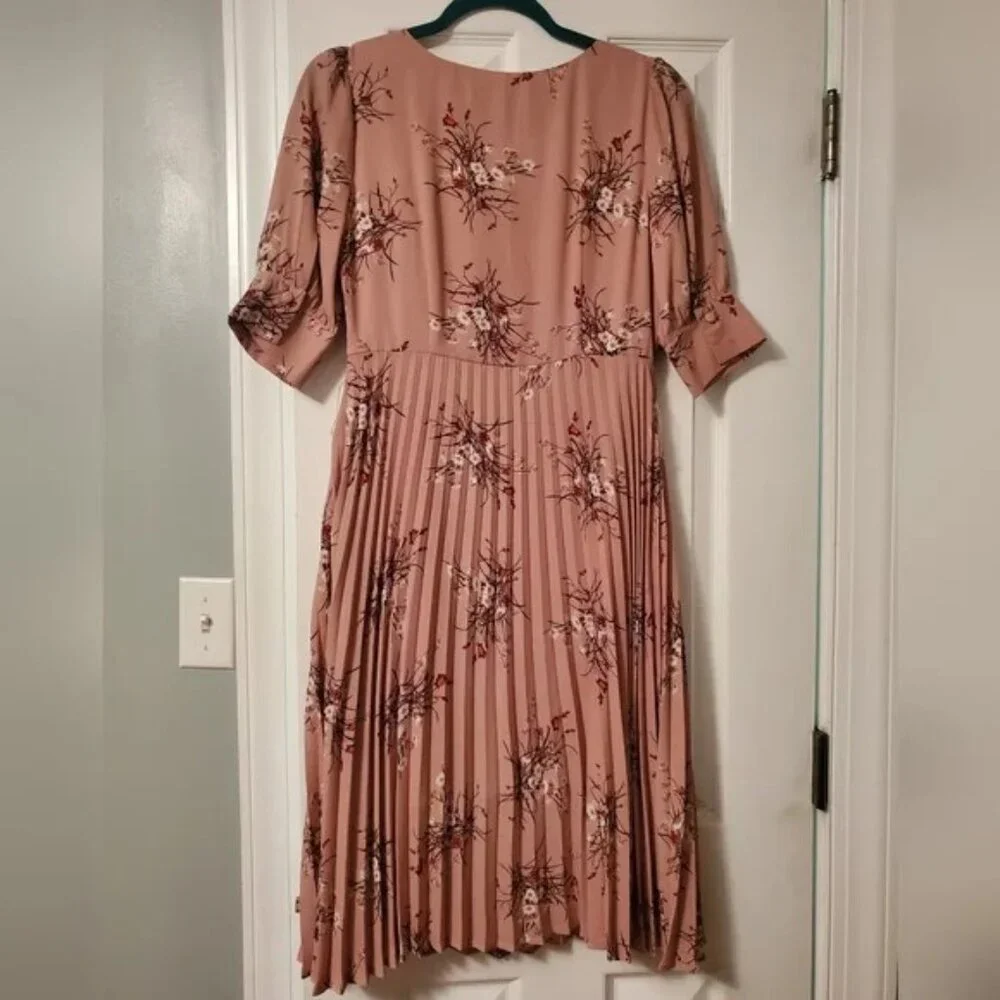 Simple Retro dress - Picture 2 of 4